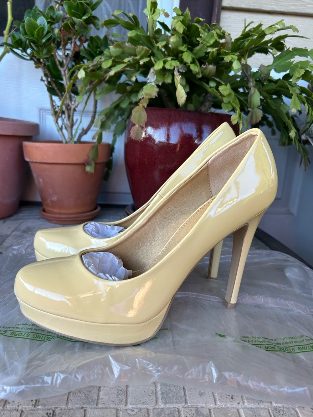 Chinese Laundry Patent Leather Platform Pumps in Pale Yellow Sz 10 Nwob